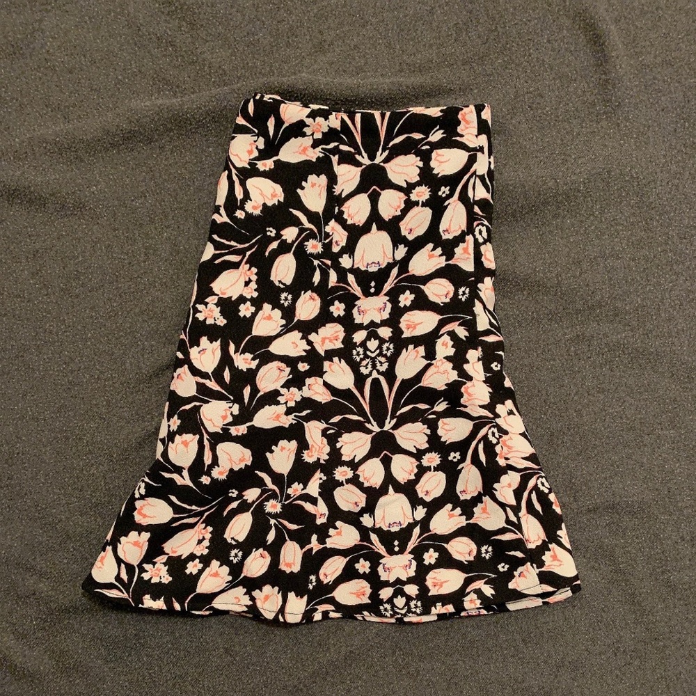 Floral pattern short skirt